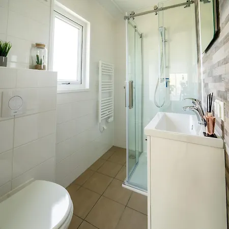 Chalet Tidy With Dishwasher, Near The River Maas *
