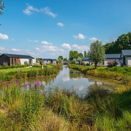 Chalet Tidy With Dishwasher, Near The River Maas *